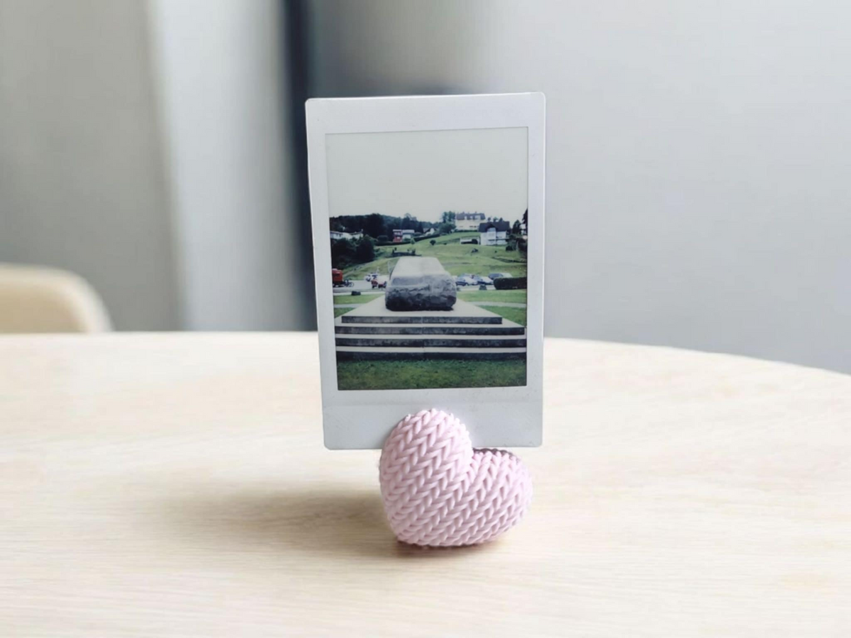Strikket hjerte fotoholder